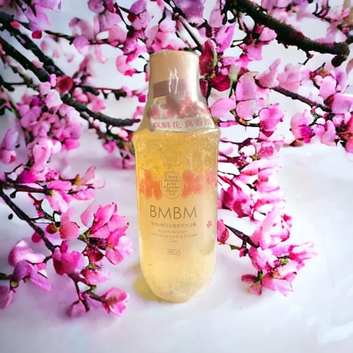 Shower gel  z płatkami kwiatu wiśni